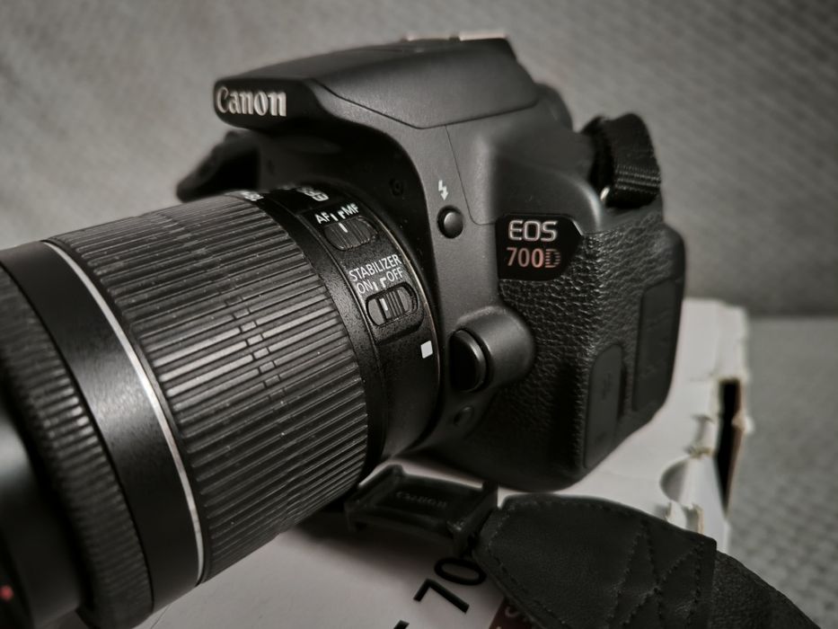 Canon 700d dslr,impecabil la cutie