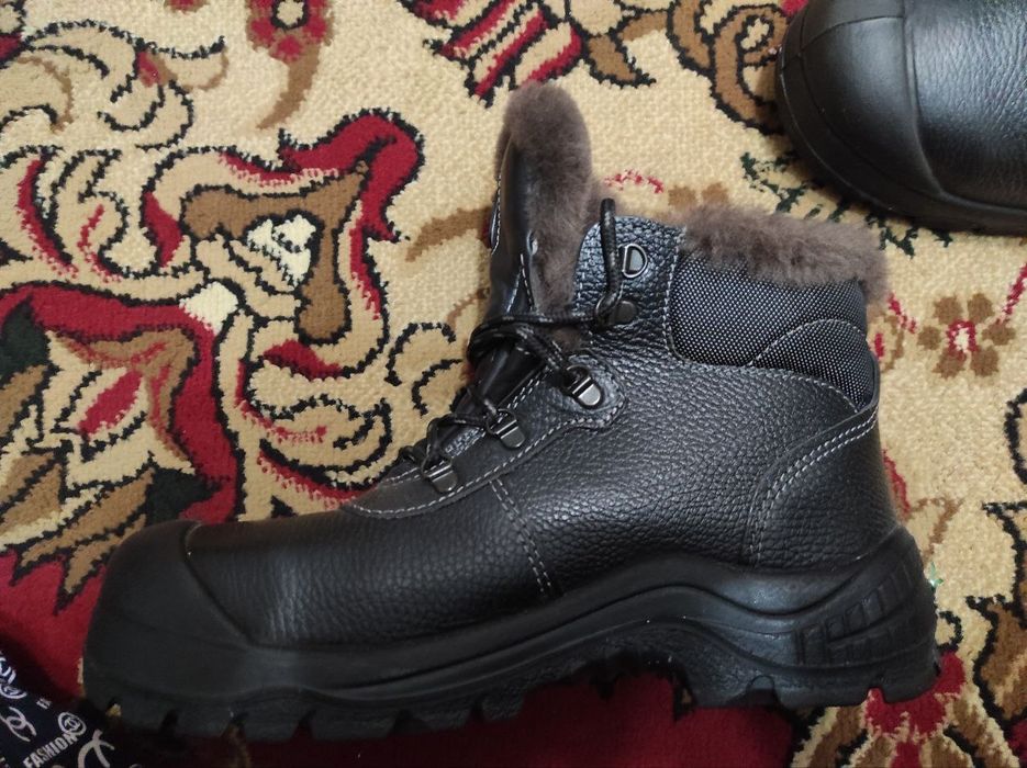 Продам зимние ботинки