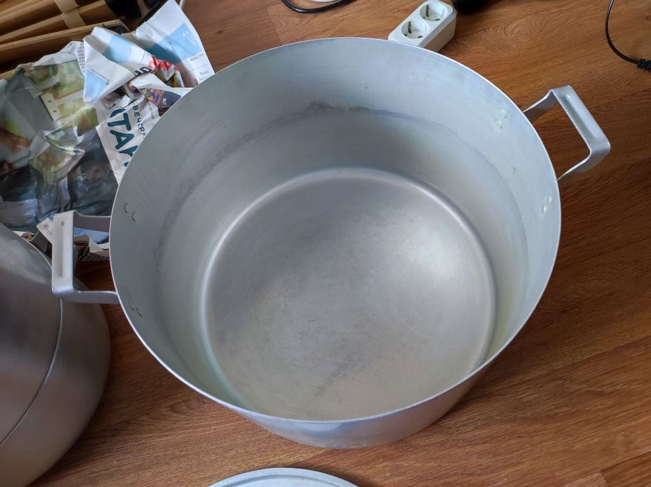 Кастрюли 40 и 20л+ мантоварка