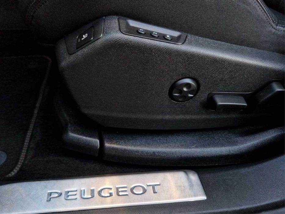 Peugeot 3008 1,6 THP 165 CP 2018 Automat/GT-line/I-Cockpit3D/Led/Piele/Navigatie/Touchscreen/Bluetooth/Panoramic/Carlig remorcare/Jante 18/