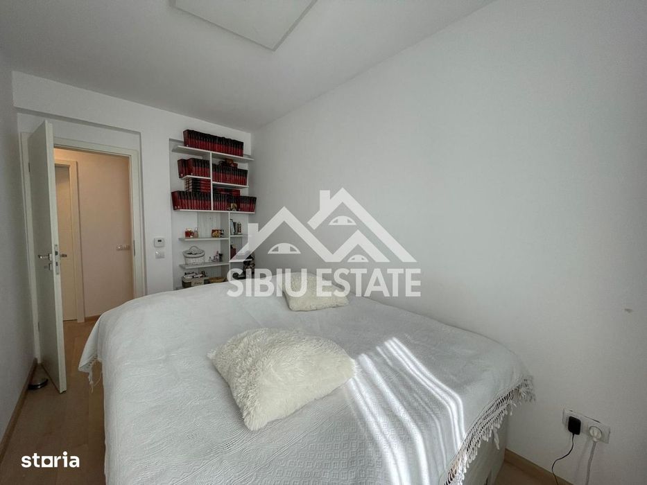 Casa cvadruplex de vanzare 4 camere, 2 locuri de parcare