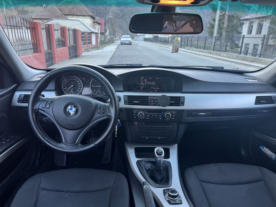 Bmw ser 318 d  143 cai euro 5 anul 2012 /6