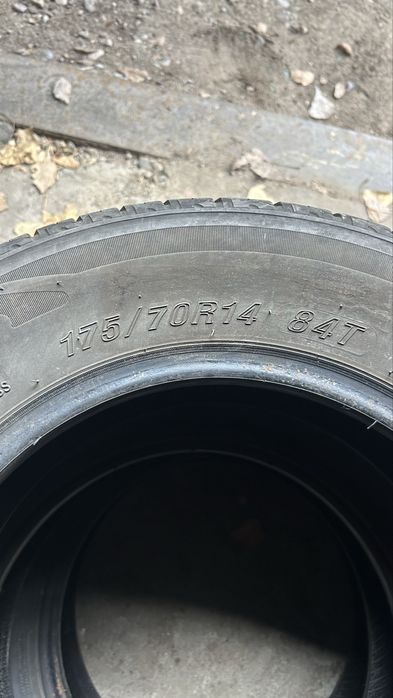 Продам комплект шин