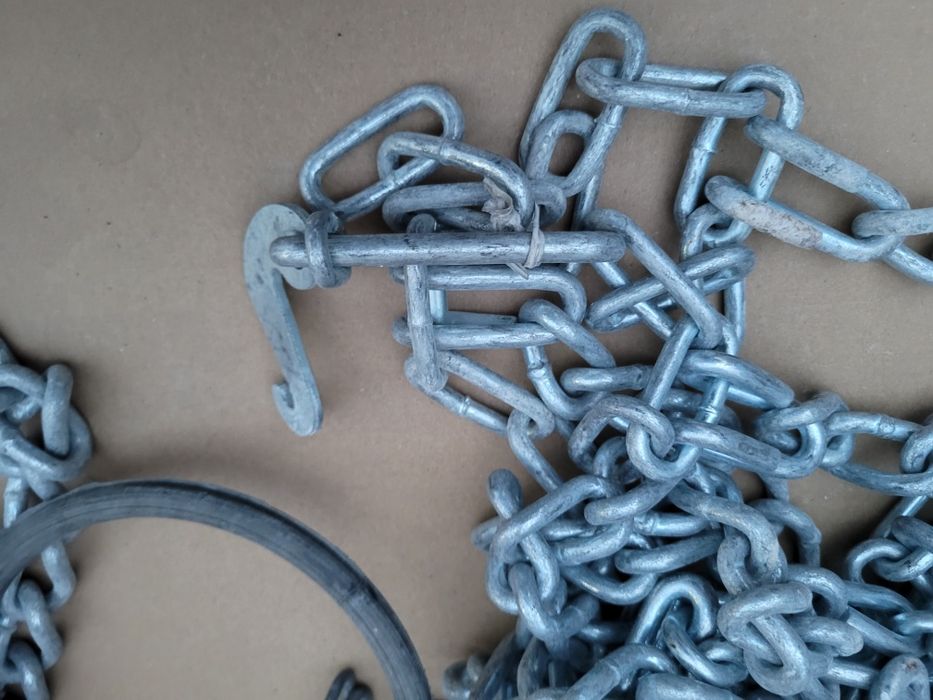 Продавам вериги за сняг за бус ,нови, здрави 215/75R17,5