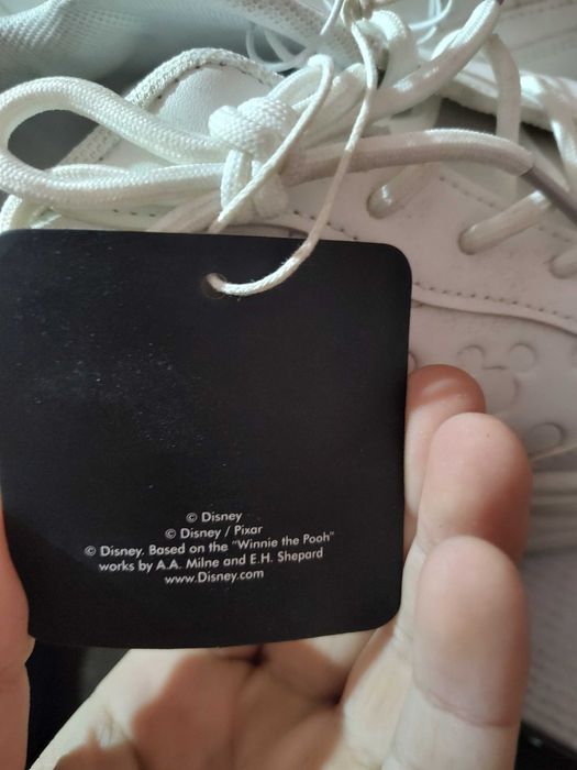 Adidași Disney cine doreste