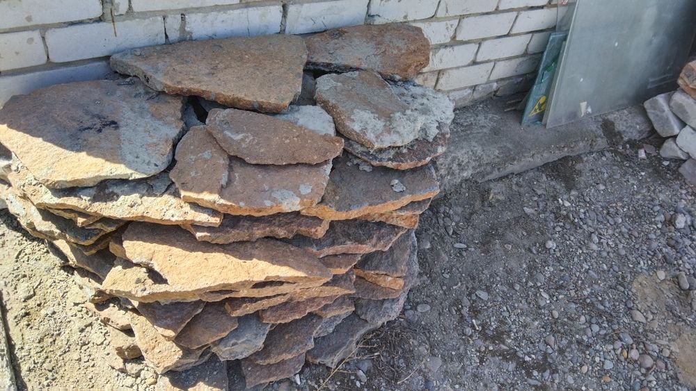 Природная камни остаток