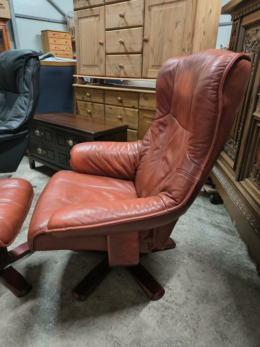 Кресло с отоманка от естествена кожа
