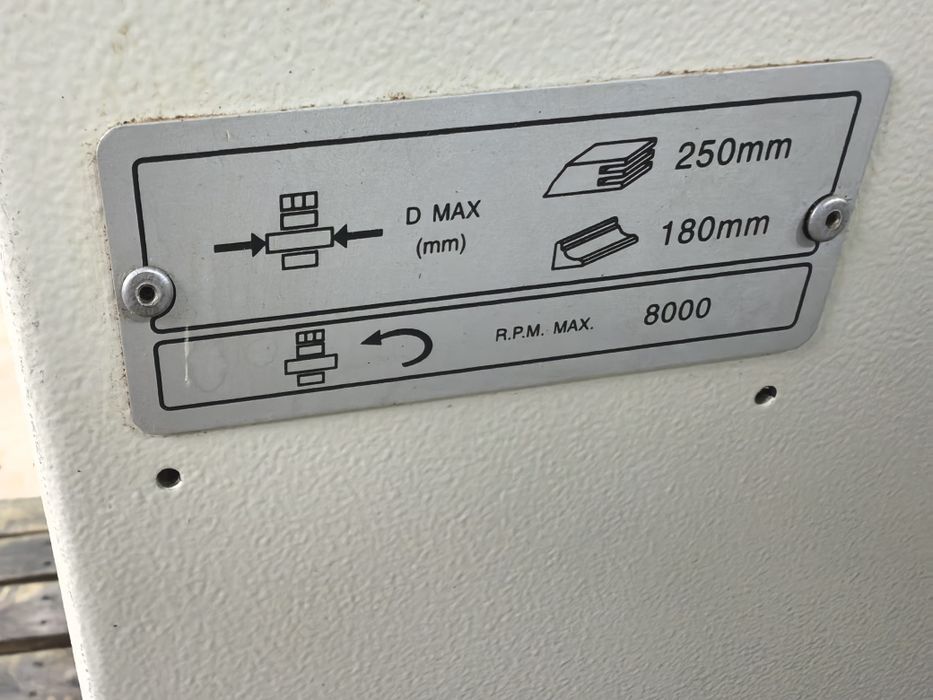 Фреза с 4 вида обороти мотор 4кв