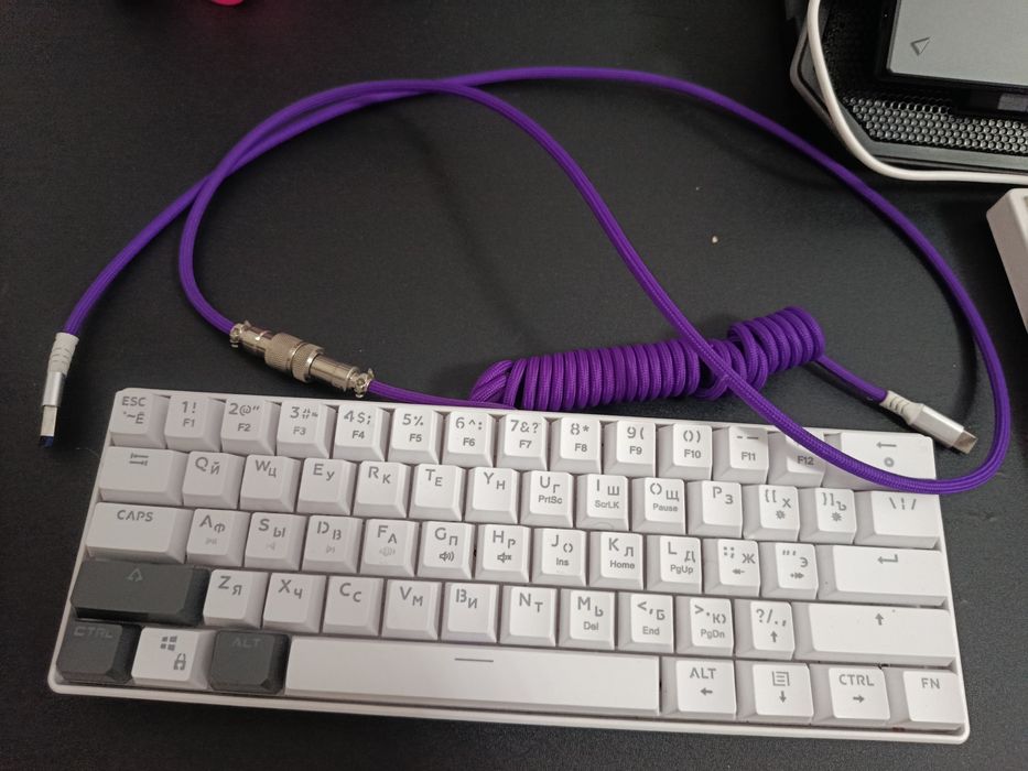 Продам клавиатуру 65%