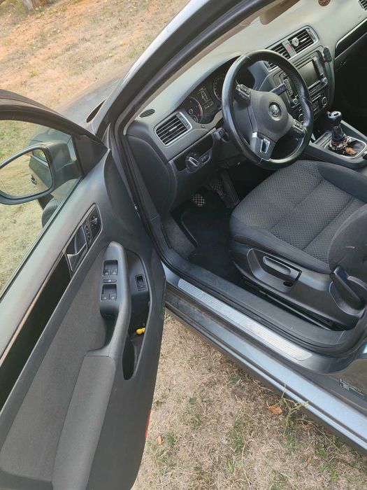 Vand Jetta 2011 , Motor 2L, stare foarte buna .