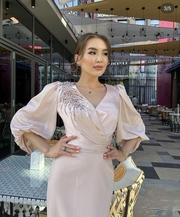 продаю платье очень красивую