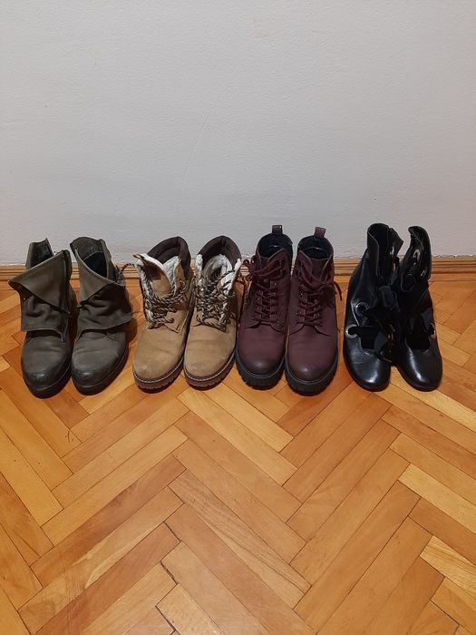 Vand ghete si botine de dama.