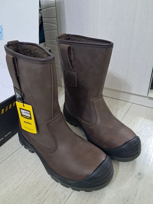 Продам спец ботинка