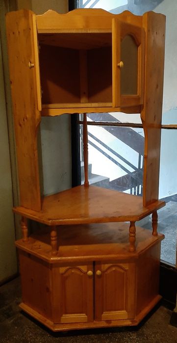 Висока ъглова шкаф-секция