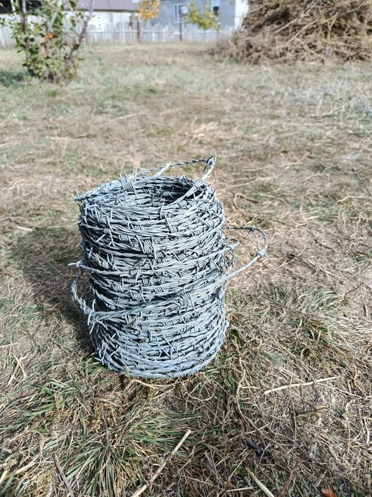 Колючая проволока, оцинкованная.
