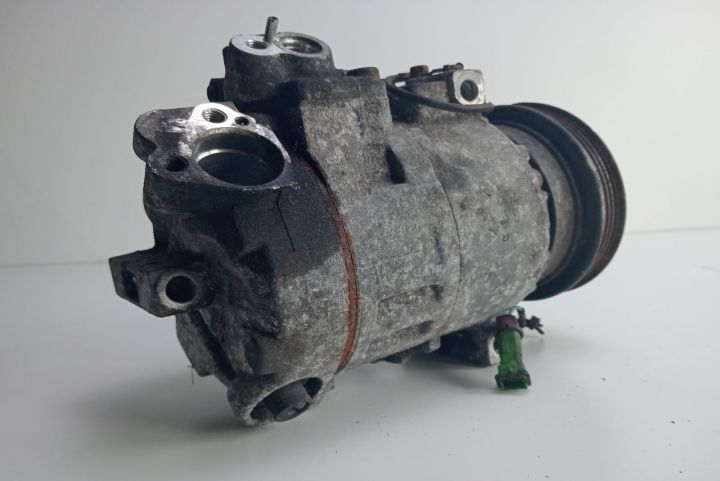 Compresor clima  8D0260808 Volkswagen VW Passat B5.5 (facelift)