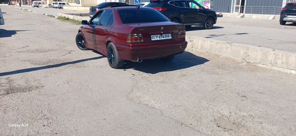 Bmw e36. 318i m40