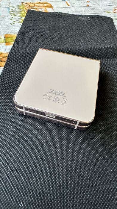 Samsung Galaxy Z Flip4