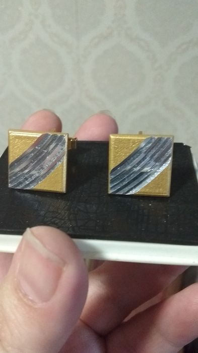 Запонки продам металлические