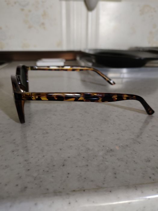 Продам солнцезащитные очки