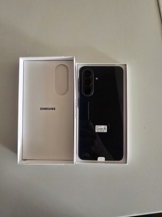 Vând Samsung A57 5G 128gb