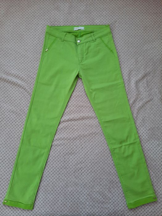 Разпродажба на къси панталони и панталони