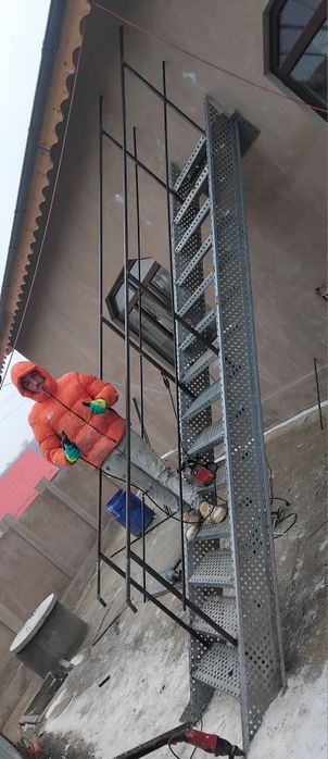 Scări metalice zincate 75x27
