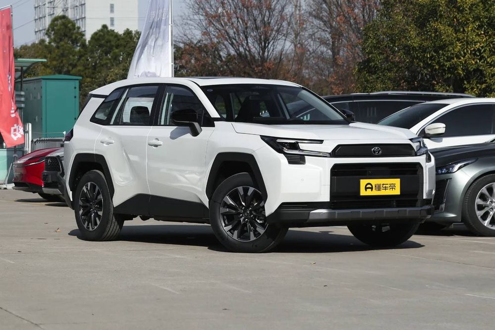 Toyota RAV4 2.0L Hybrid 2026 года выпуска  с доставкой