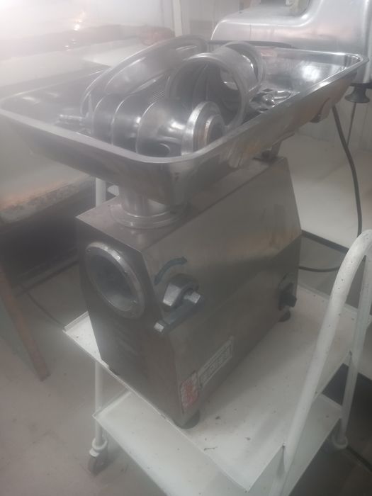 Mașini de tocat carne profesionale trifazate și monofazte