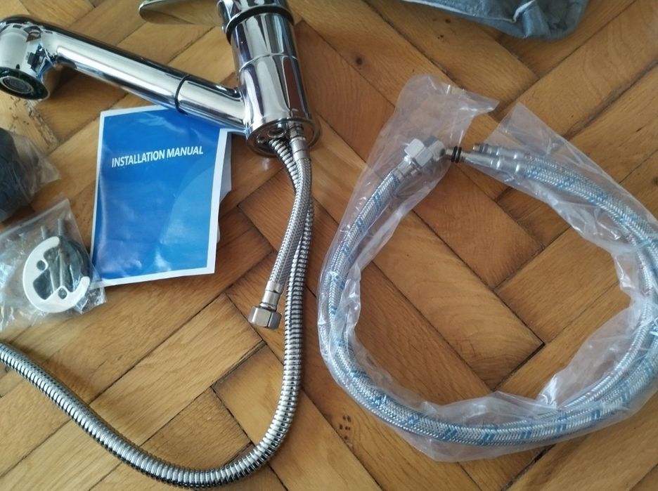 Vând baterie de bucătărie modernă, cu design elegant și fun