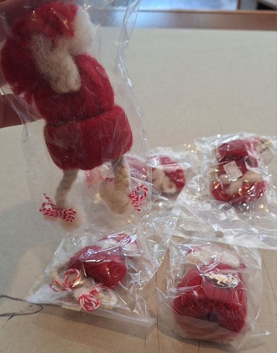 Продавам ръчно изроботени от мен мартеници