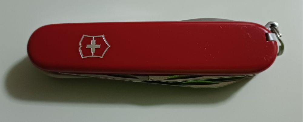 Briceag cutit multifunctional ca nou Victorinox Camper nefolosit