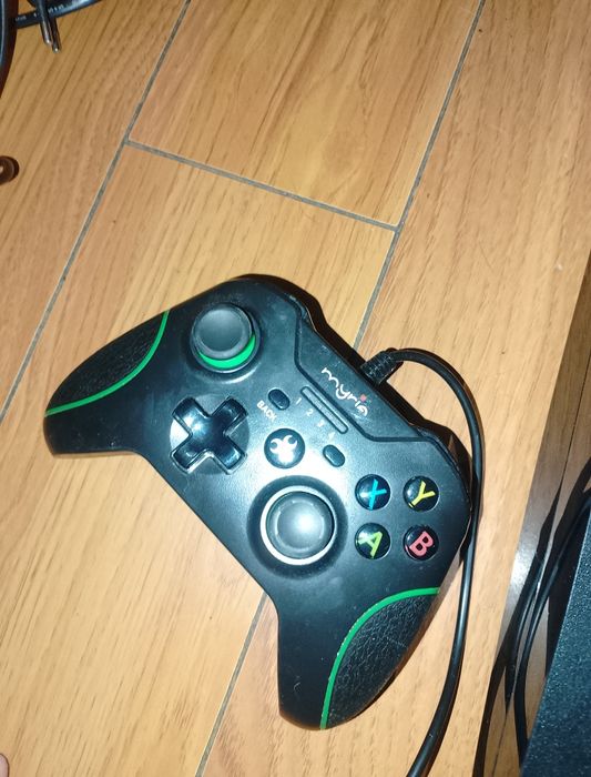 Vând PS 3 cu o maneta și diferite jocuri