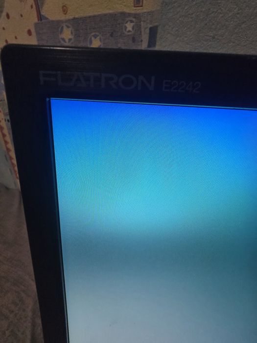 Монитор LG Flatron E2242