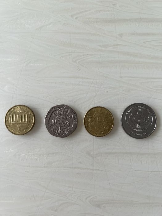 Продаю монеты разные