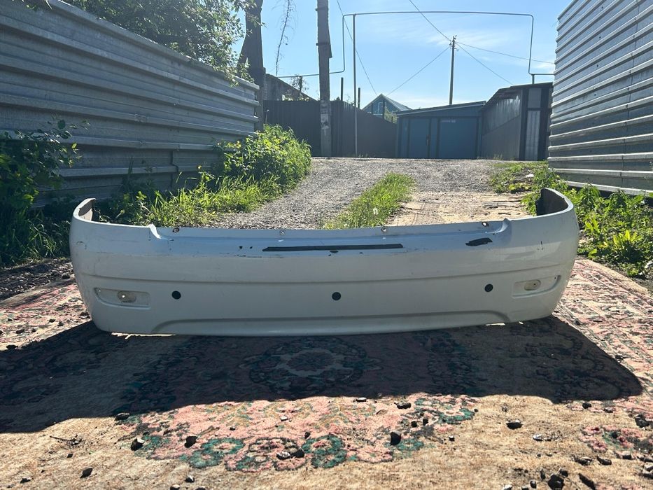 Продам передний и задний бампер на приору.
