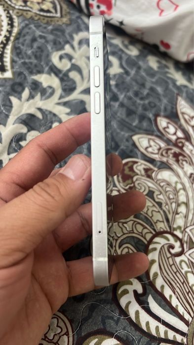 Продам айфон 12 белый 128 акб 74