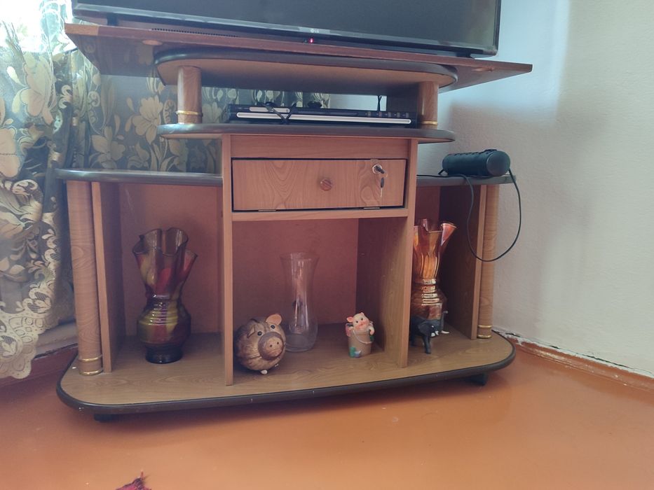 Продам стенку,тумбу шифер