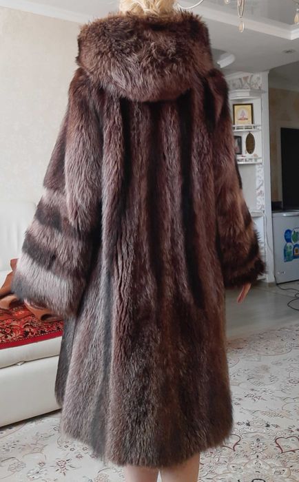 Продам шубу енотовую
