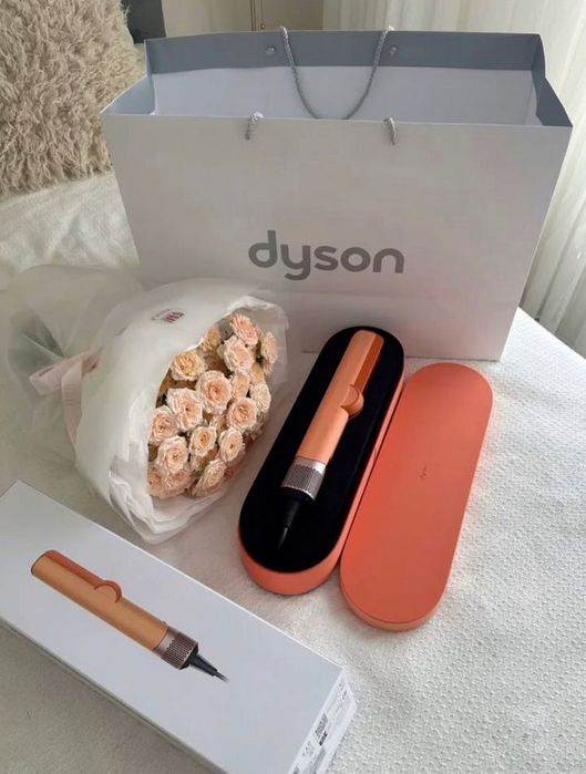 В продаже Новый Dyson Выпрямитель (Утюжок) Фен с кейсом и без