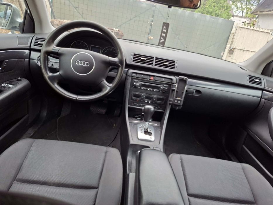 Vând audi A4 benzina
