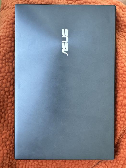 Leptop ASUS ZenBook 1 TB i5