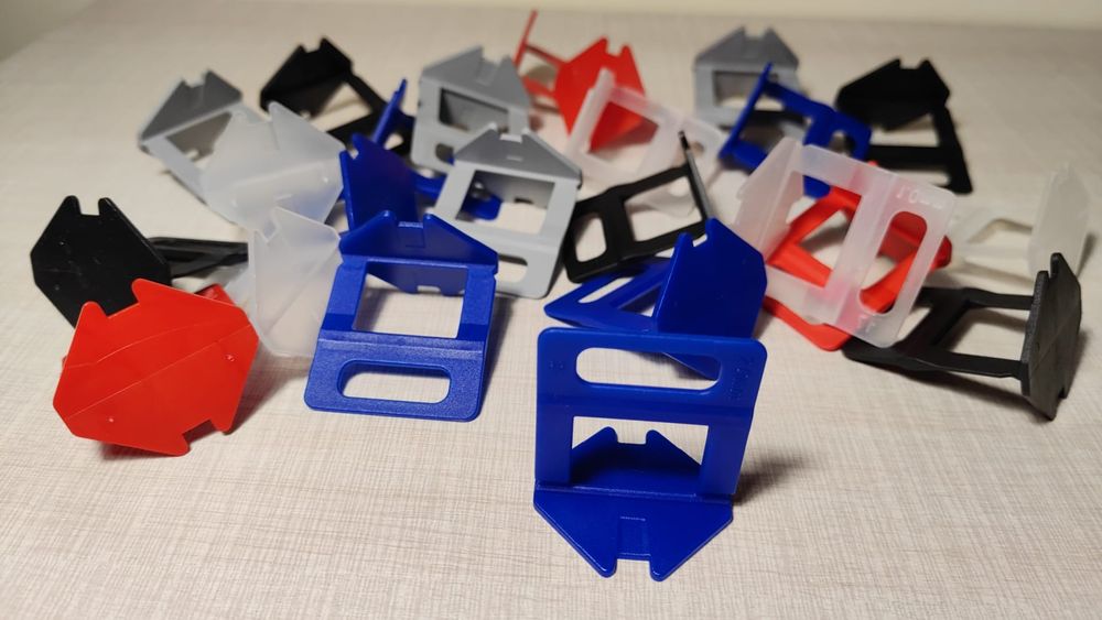 Clema / Clips / Distantier nivelare placi ceramice  1mm, 1.5mm si 2mm