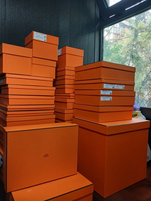 Hermes brendidan idishlarni karobkalari bor sotiladi !