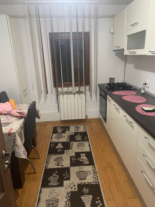 Vând apartament cu 2 camere , semidecomandat si mobilat