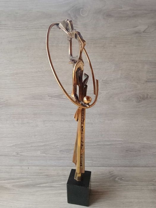 Авторска пластика статуетка