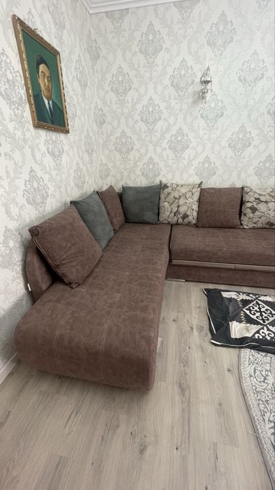 Диван с подушками выдвижной