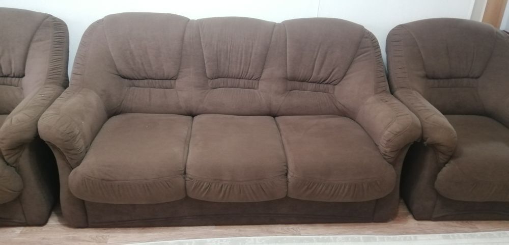 Диван с двумя креслами