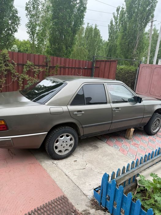Продам мерседес 124