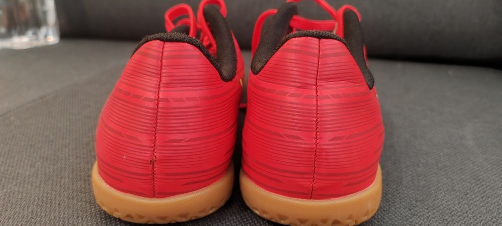 Vând ghete noi fotbal puma 37